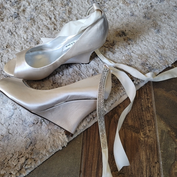 Nina size 7M satin white, wedge with rhinestone ties wedge open toe shoes - Picture 4 of 10